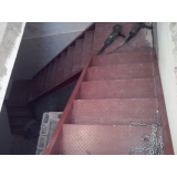 Escada com Patamar em Balanço