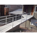 Escada com Patamar em Leque