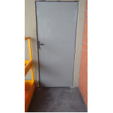 Porta de Aço com Postigo